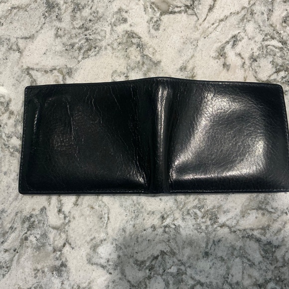 Black Levenger leather wallet with removable ID & card insert - Picture 4 of 10